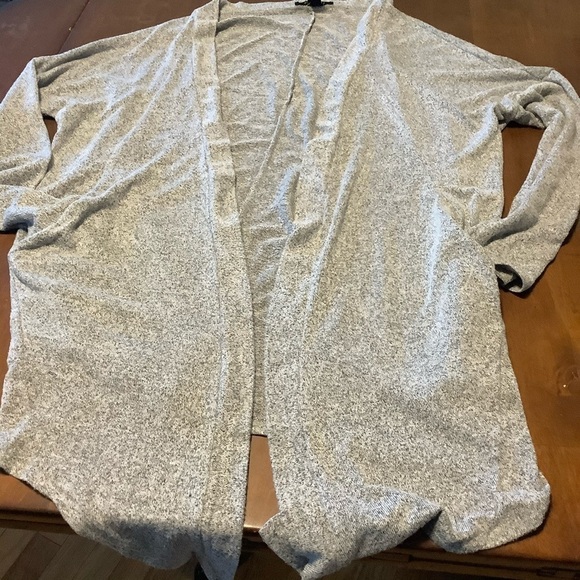 REVAMPED Cardigan with front pockets. Size M - Picture 3 of 5